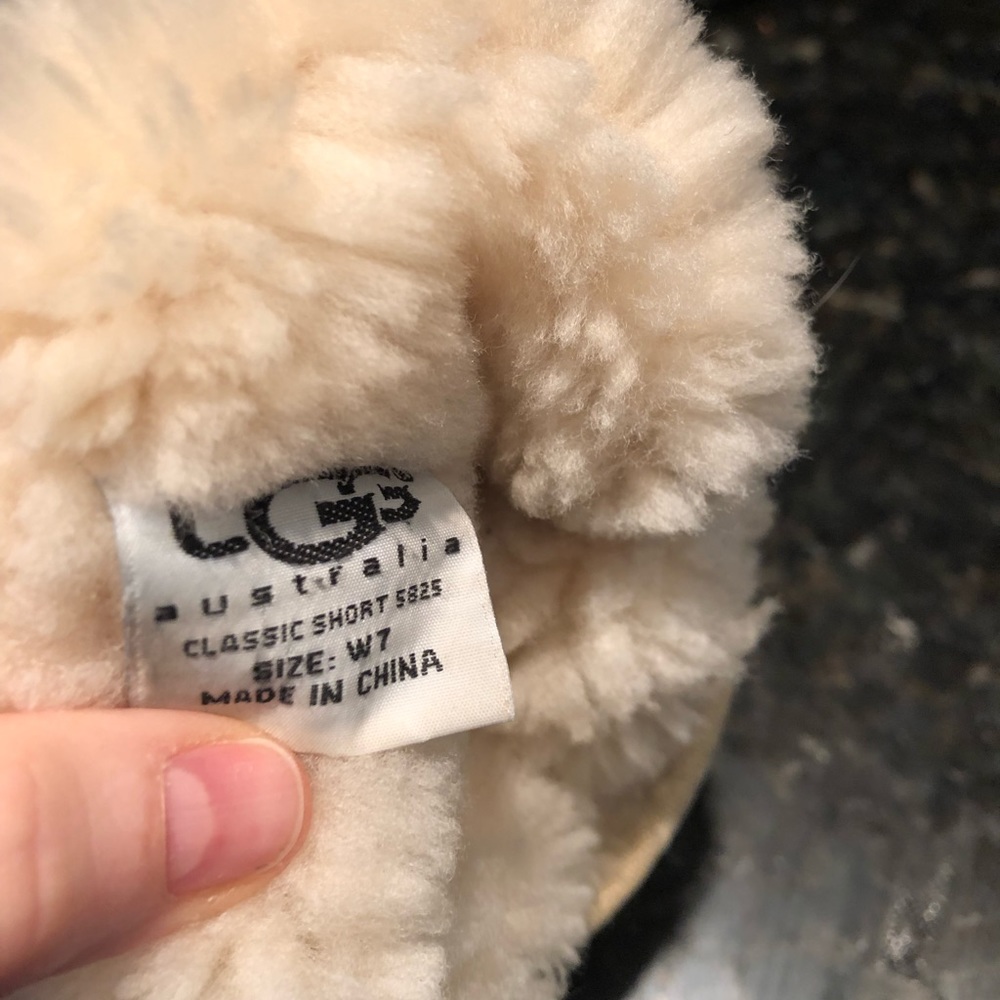 Women’s uggs - Picture 2 of 3